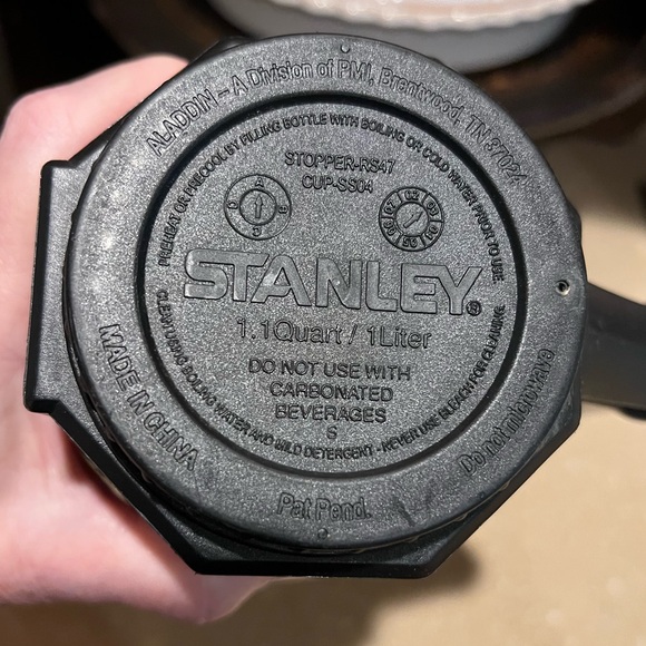 Stanley Bolt Flask Overtime Vaccume Bottle 1 liter - Picture 4 of 7